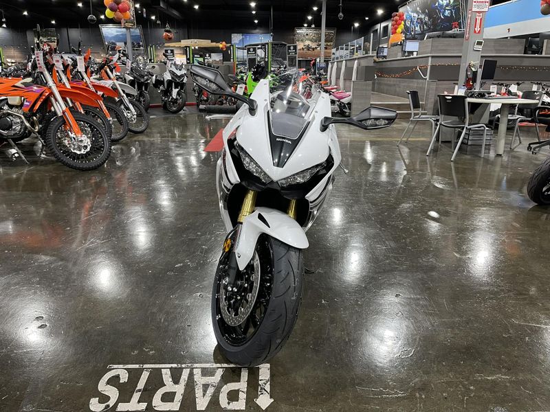 2025 Honda CBR1000RR Image 2