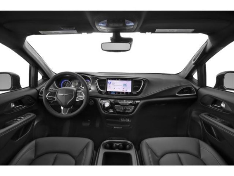 Used 2025 Chrysler Pacifica Select