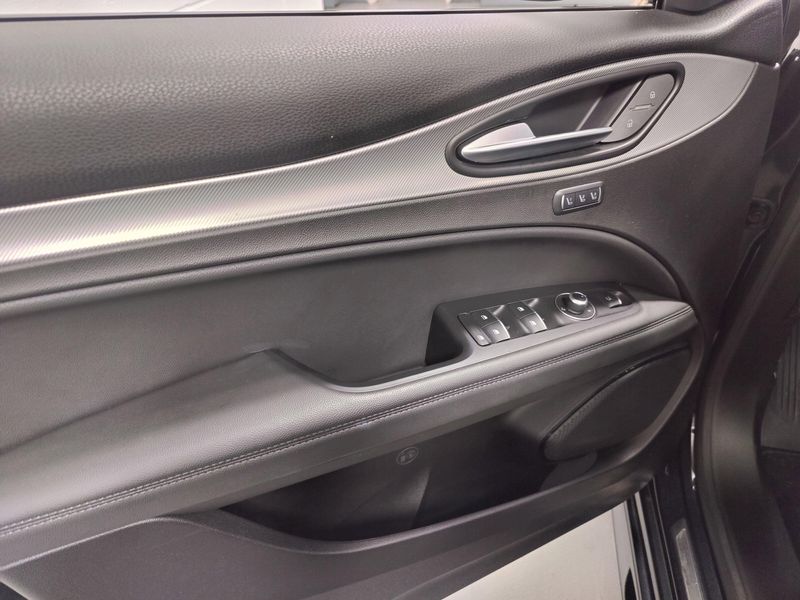 2024 Alfa Romeo Stelvio Veloce AWD w/Activ AsstImage 32