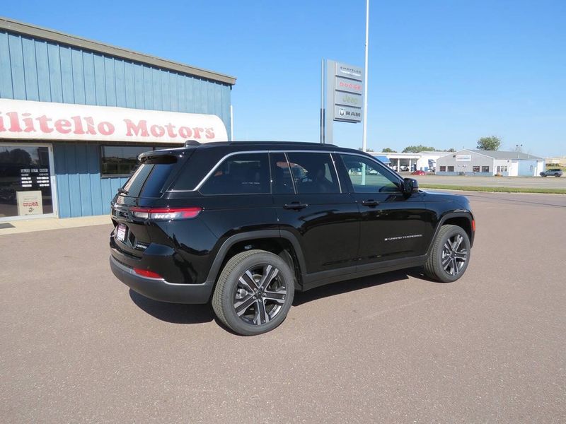New 2027 Jeep Grand Cherokee Limited 4x4Image 4