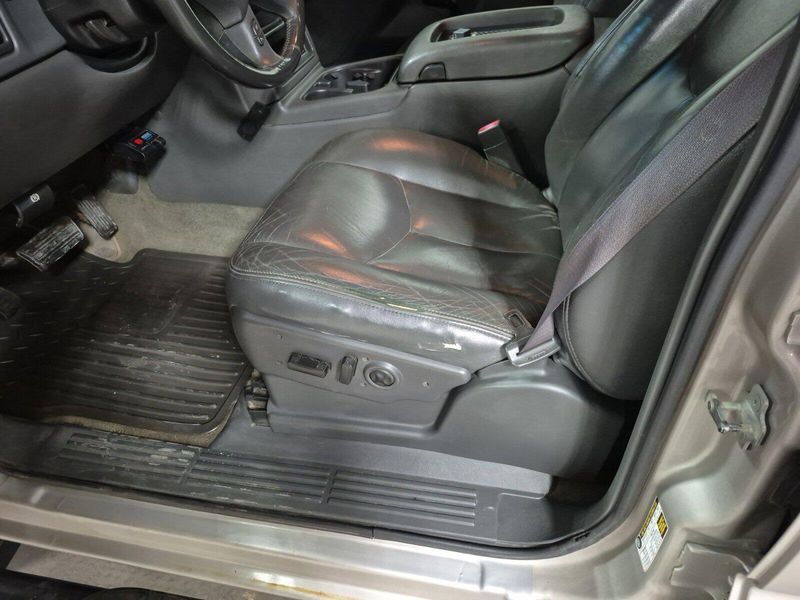 2005 Chevrolet Silverado 3500 DRW LTImage 22