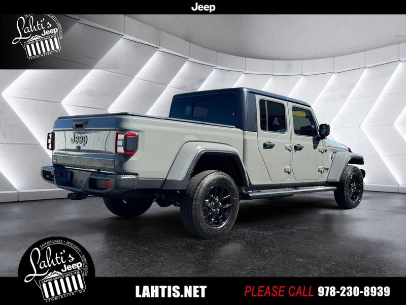 2021 Jeep Gladiator Sport S photo 3