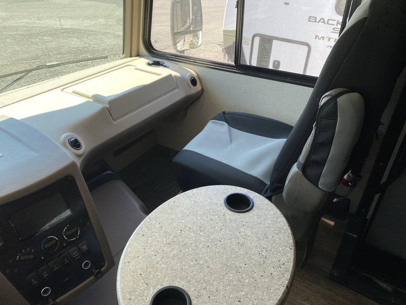 Used 2018 FOREST RIVER FR3 29DS Image 7