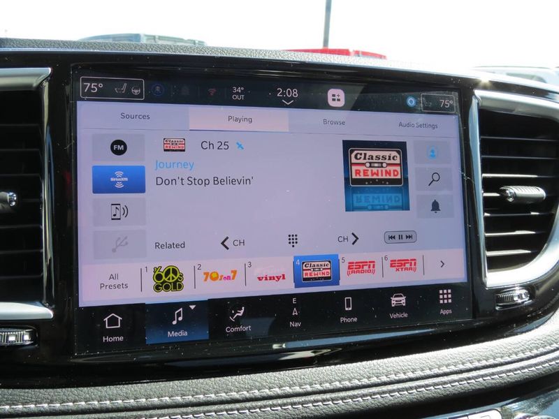 Used 2024 Chrysler Pacifica Limited 4dr Mini VanImage 13