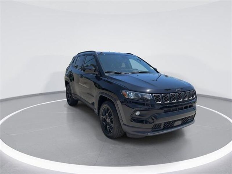 2025 Jeep Compass Latitude 4x4Image 2