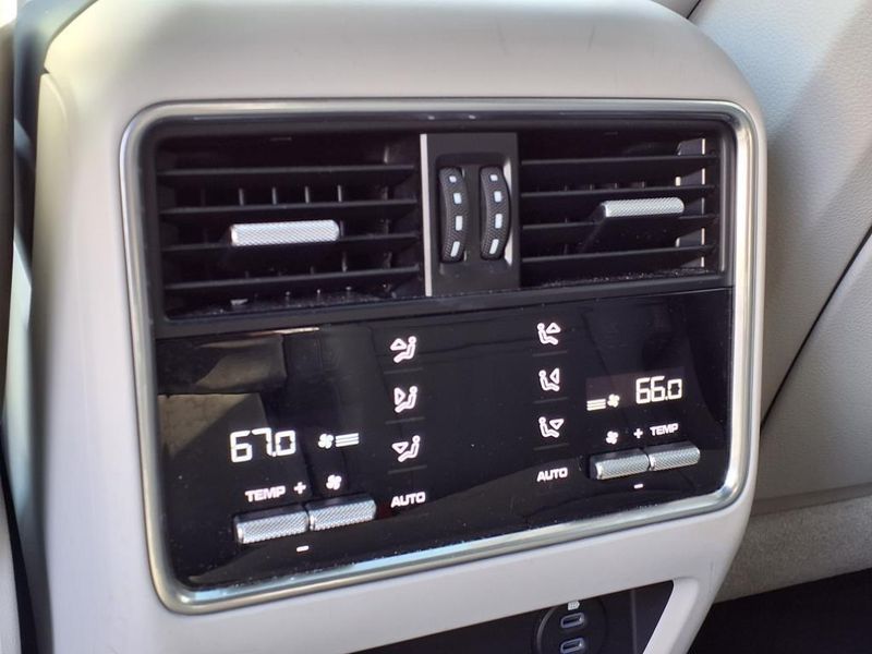 Used 2022 Porsche Cayenne Coupe BaseImage 13