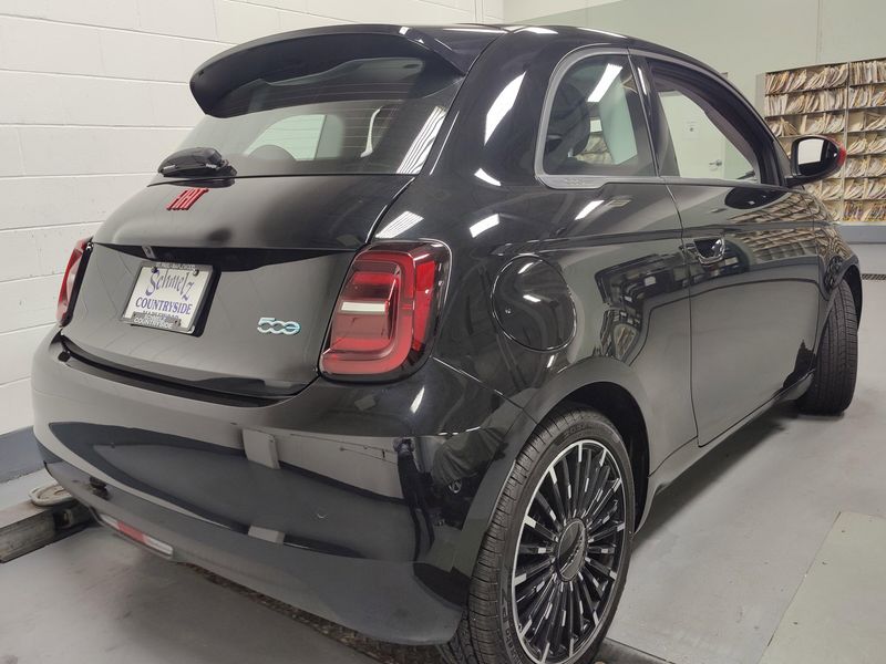 2024 Fiat 500e INSPI(RED)Image 9