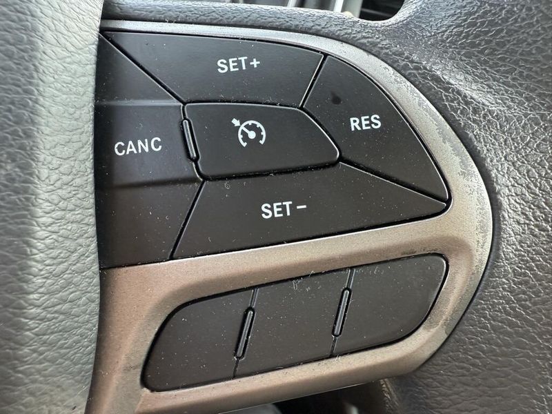 2021 Jeep Cherokee Latitude photo 16