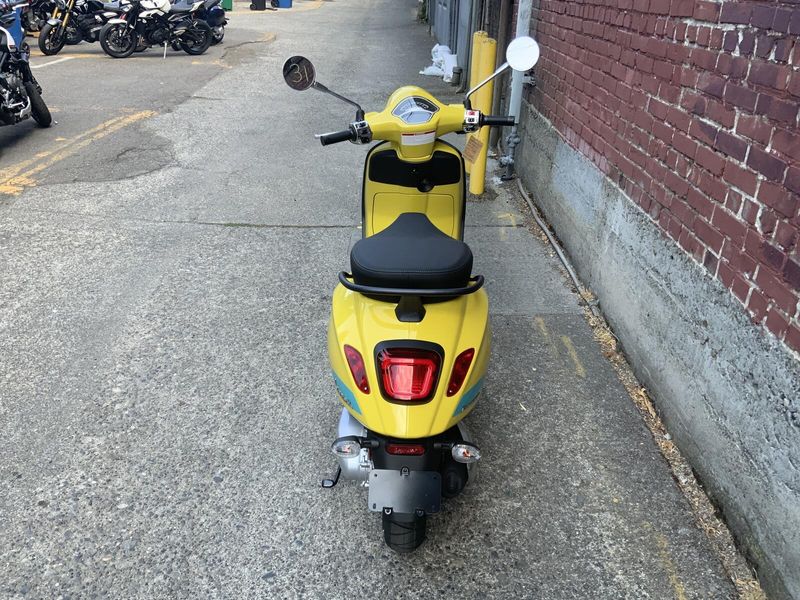 New 2024 Vespa PRIMAVERA 150 SPORT 