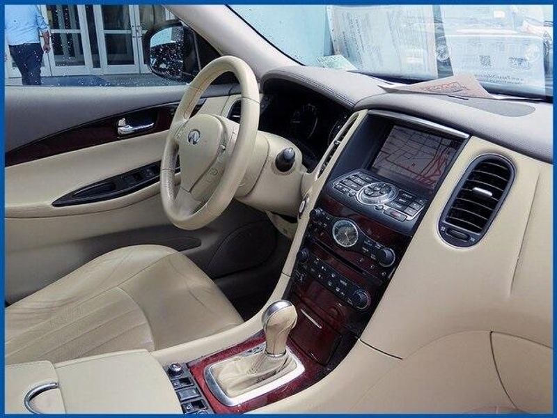 2015 INFINITI QX50 JourneyImage 8