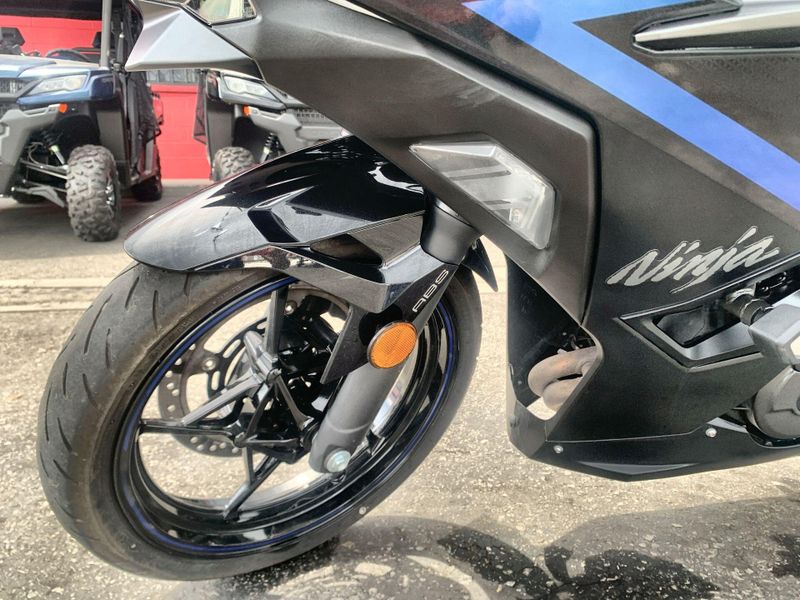 Used 2025 Kawasaki Ninja 500 SE ABS Image 11