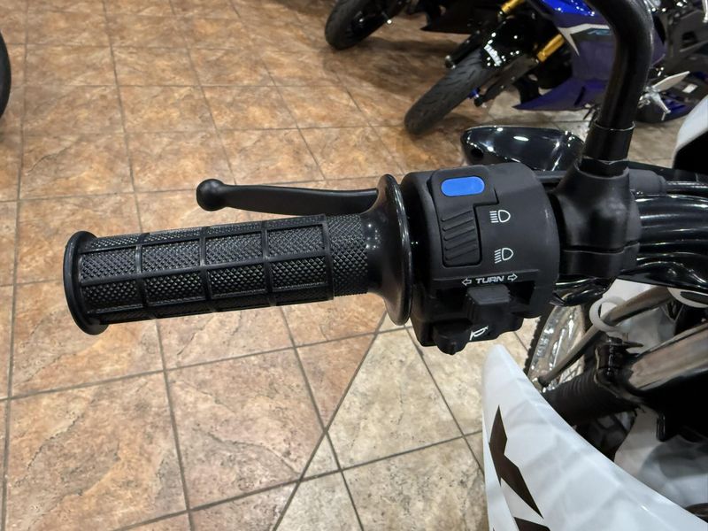 2025 Honda XR150L Image 12