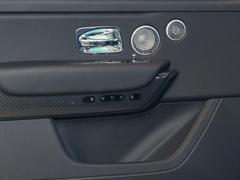 New 2026 Rolls-Royce Cullinan Black BadgeImage 14