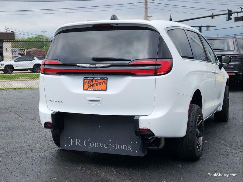 Used 2024 Chrysler Pacifica Touring