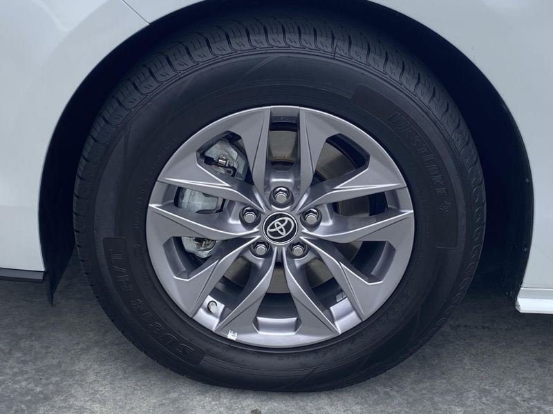 2023 Toyota Sienna XLEImage 10