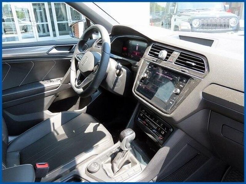 2022 Volkswagen Tiguan 2.0T SE R-Line BlackImage 8