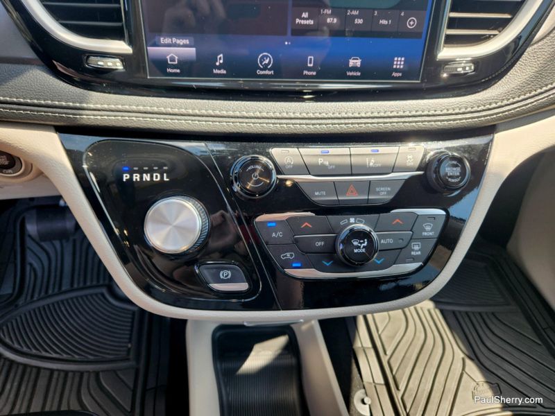 Used 2024 Chrysler Pacifica Touring L