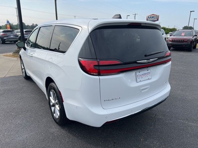 2024 Chrysler Pacifica Touring L AwdImage 5