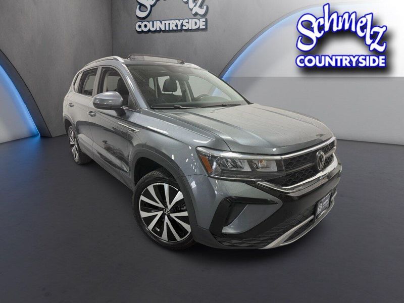 Used 2023 Volkswagen Taos SE w/SunroofImage 1