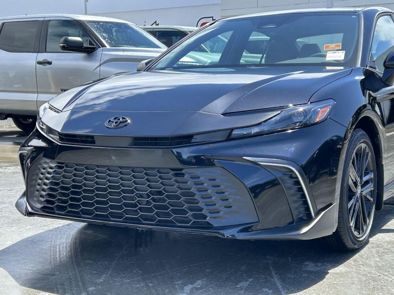 2025 Toyota Camry SEImage 7