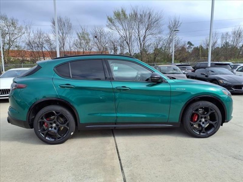 New 2025 Alfa Romeo Stelvio AwdImage 9