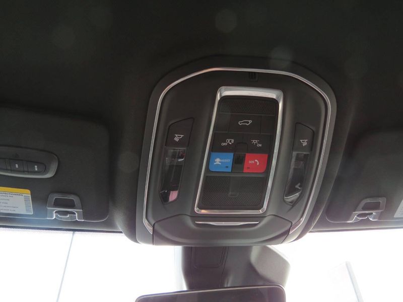 New 2026 Jeep Grand Cherokee L Limited 4x4Image 25