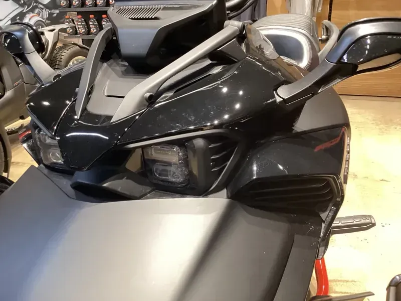 2024 Can-Am SPYDER F3S MONOLITH BLACK SATINImage 3