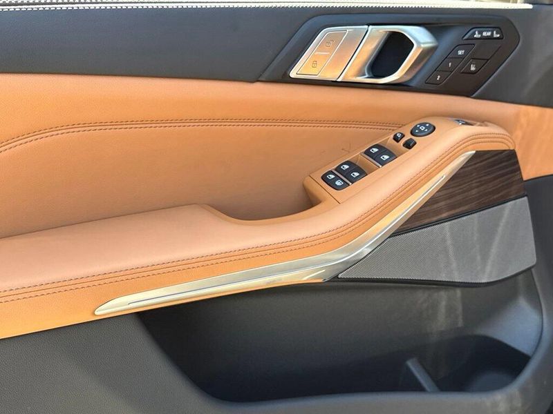 New 2027 BMW X7 xDrive40iImage 15