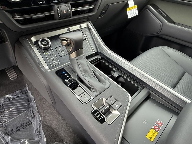 2025 Lexus GX Image 24