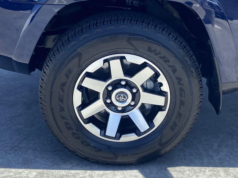 2024 Toyota 4Runner TRD Off-RoadImage 10