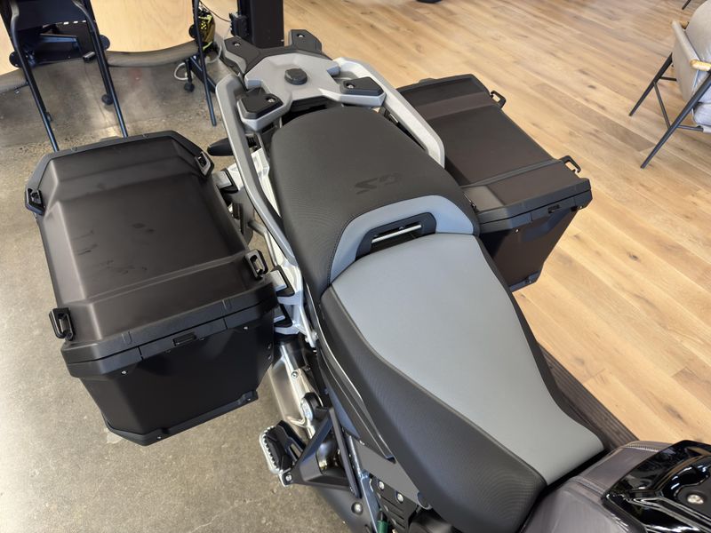 2025 BMW R 1300 GS Adventure - AUTOMATIC SHIFT ASSISTANT - TRIPLE BLACK - BLACK STORM METALLIC 