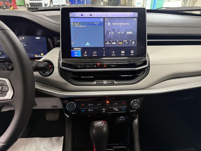 Used 2025 Jeep Compass LimitedImage 23