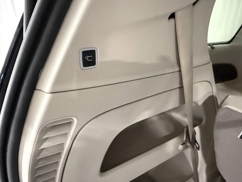 Used 2018 Chrysler Pacifica Touring LImage 6