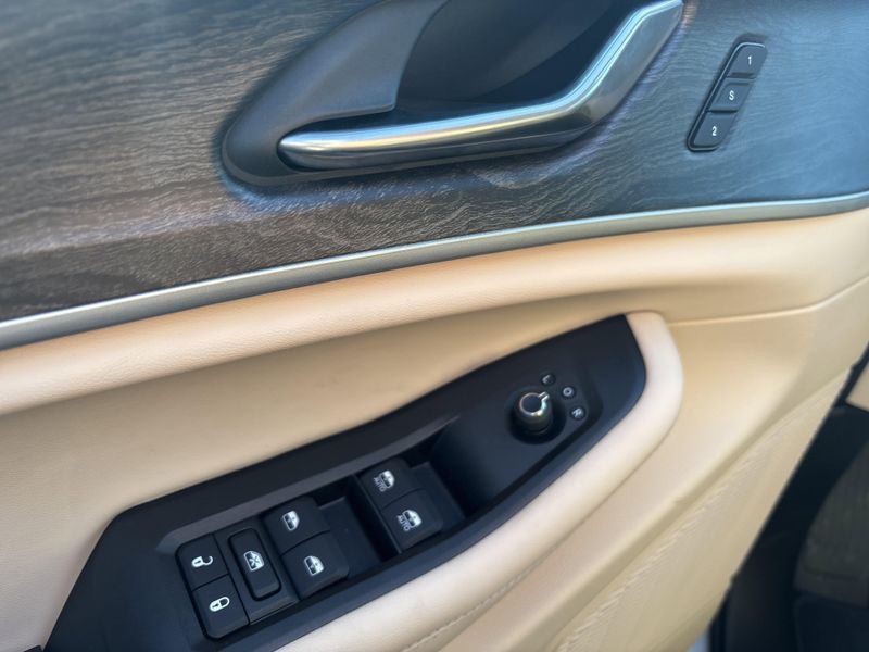 New 2025 Jeep Grand Cherokee L Limited 4x4Image 26