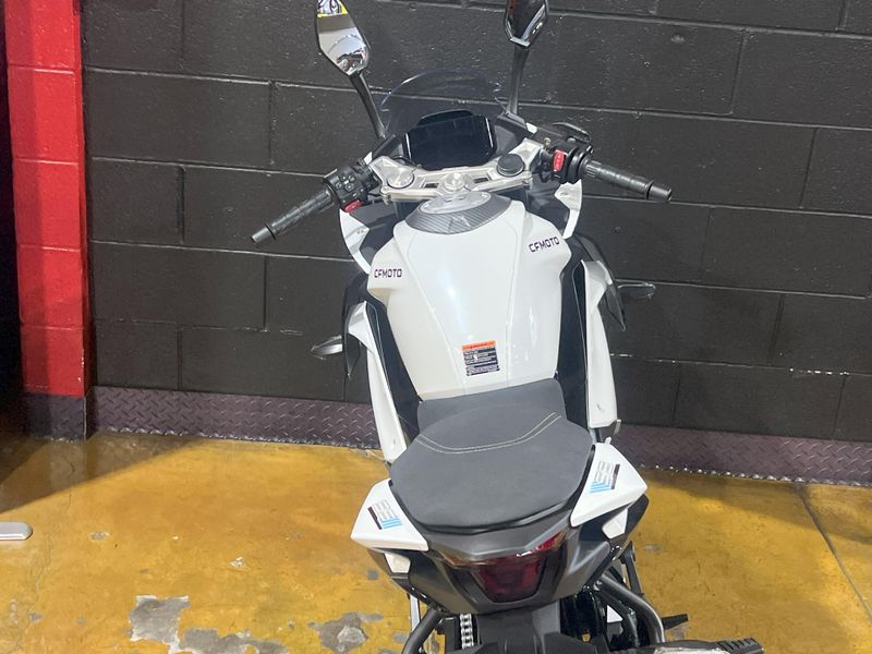 2025 CFMOTO 300SS Image 15