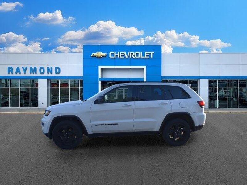 Used 2020 Jeep Grand Cherokee LaredoImage 6
