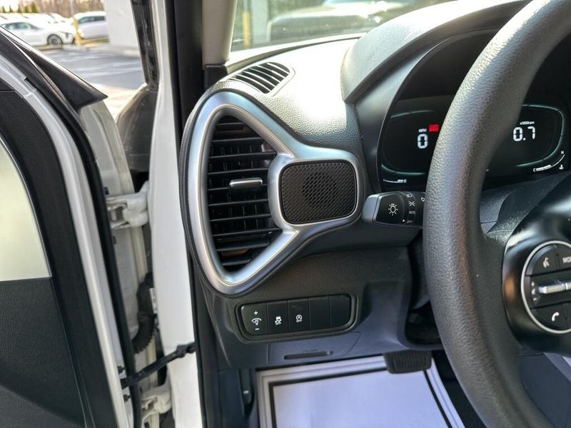 2023 Kia Soul LXImage 21