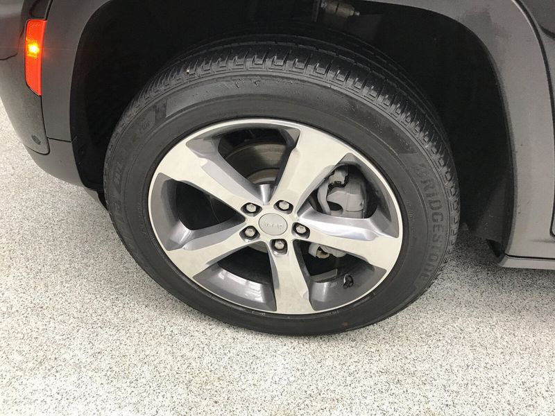 Used 2022 Jeep Grand Cherokee LimitedImage 2