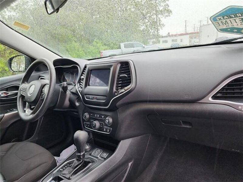 2019 Jeep Cherokee LatitudeImage 30