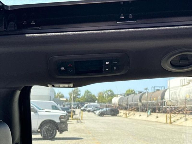 New 2027 Chrysler Pacifica Limited Awd