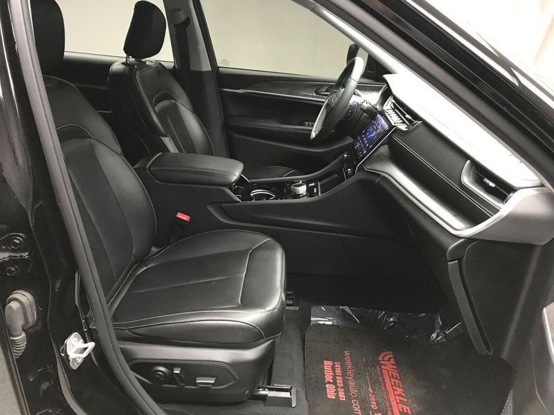 Used 2023 Jeep Grand Cherokee L LimitedImage 23