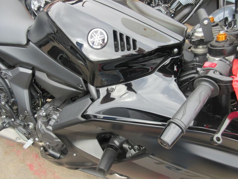 USED 2025 YAMAHA YZF-R7 CA Image 3