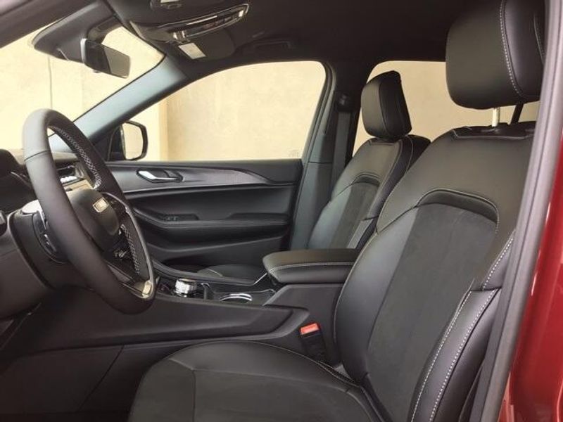 2025 Jeep Grand Cherokee L Altitude 4x2Image 14