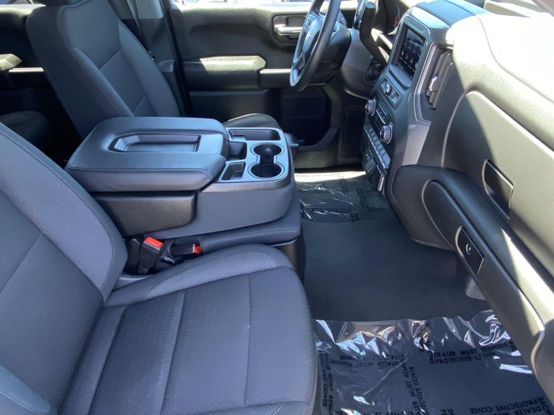 Used 2022 Chevrolet Silverado 1500 CustomImage 10