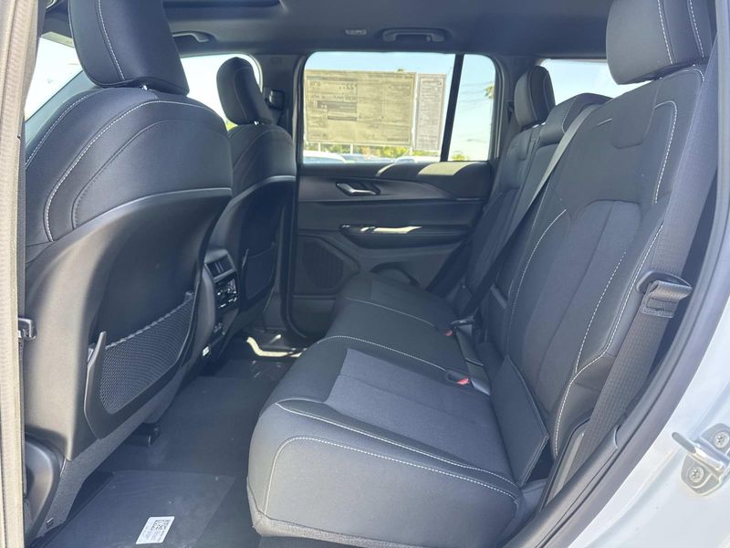 New 2026 Jeep Grand Cherokee Laredo X 4x2