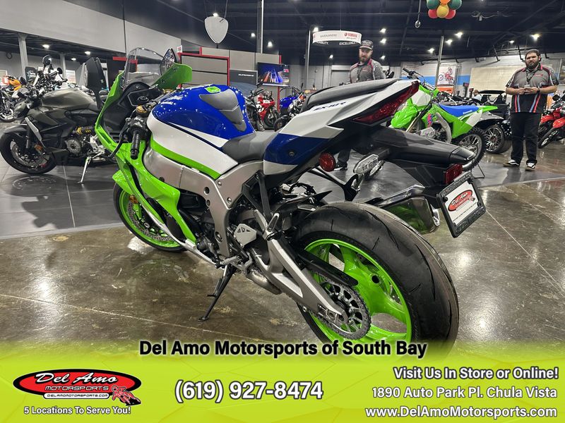 2024 Kawasaki ZX1002LRFBL-GN2  in a LIME GREEN/PEARL CRYSTAL WHITE/BLUE exterior color. Del Amo Motorsports of South Bay (619) 547-1937 delamomotorsports.com 