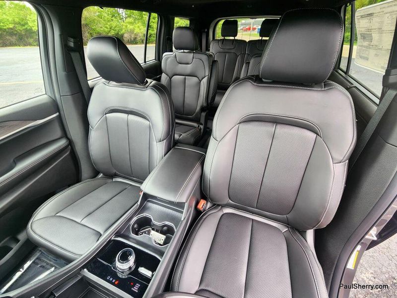 2025 Jeep Grand Cherokee L Limited 4x4Image 29