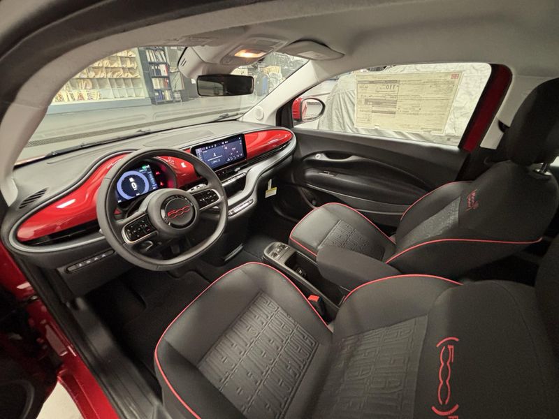 2024 Fiat 500e Inspi(red)Image 5