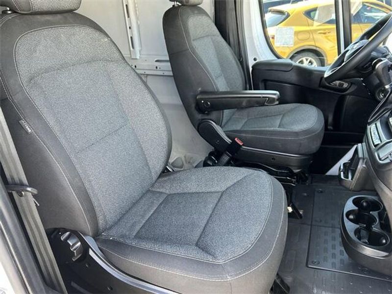 2023 RAM ProMaster 2500 High RoofImage 11