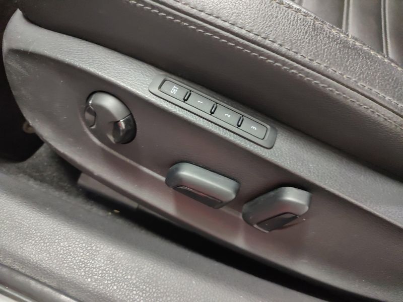 Used 2017 Volkswagen Passat SEL Premium w/Sunroof/NavImage 13